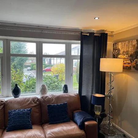 Lovely Three Bed House In A Quiet Corner Of Leeds! بيت للعطل ليدز