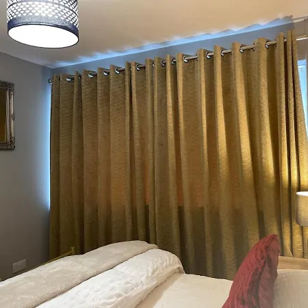 Lovely Three Bed House In A Quiet Corner Of Leeds! بيت للعطل ليدز