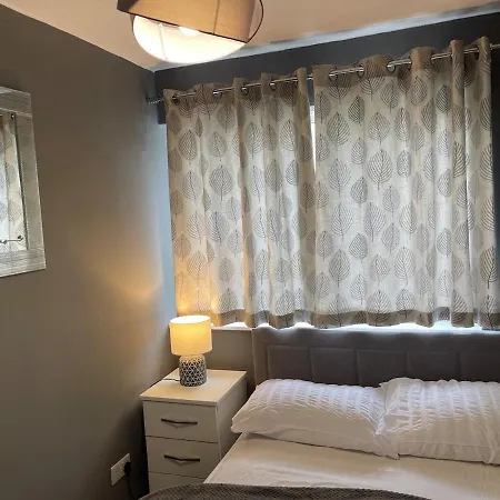 Lovely Three Bed House In A Quiet Corner Of Leeds! بيت للعطل ليدز