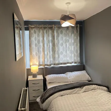 Lovely Three Bed House In A Quiet Corner Of Leeds! بيت للعطل ليدز