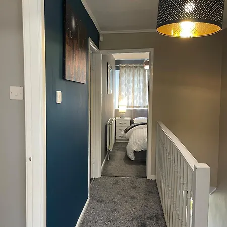 بيت للعطل Lovely Three Bed House In A Quiet Corner Of Leeds! *