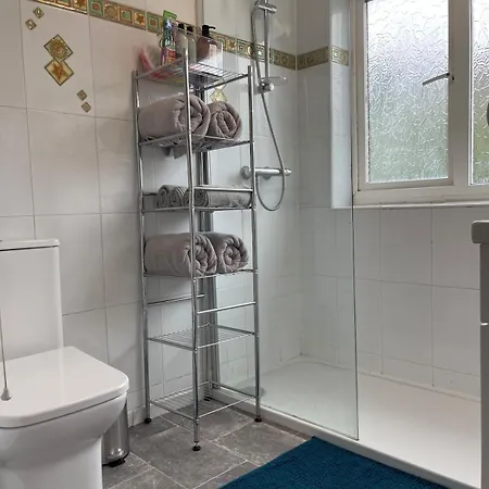 Lovely Three Bed House In A Quiet Corner Of Leeds!