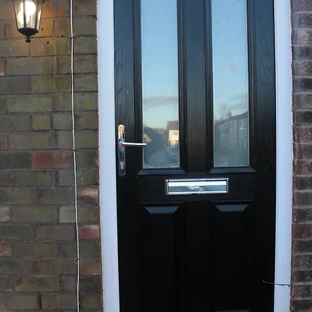 Lovely Three Bed House In A Quiet Corner Of Leeds!