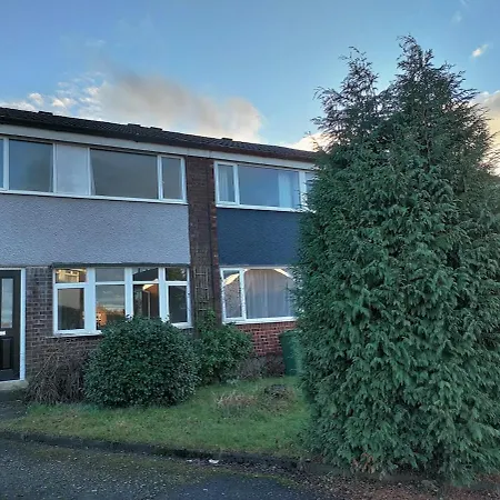 Lovely Three Bed House In A Quiet Corner Of Leeds! *