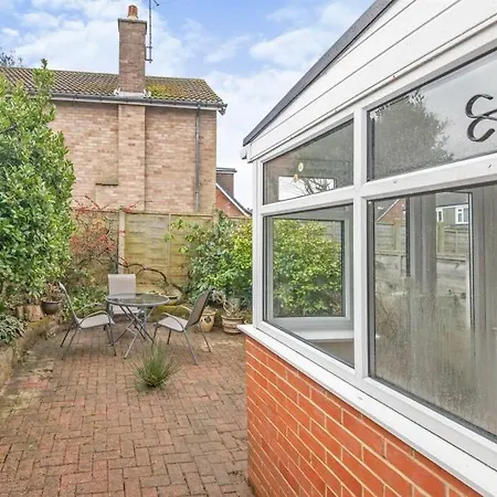 بيت للعطل Lovely Three Bed House In A Quiet Corner Of Leeds! ليدز