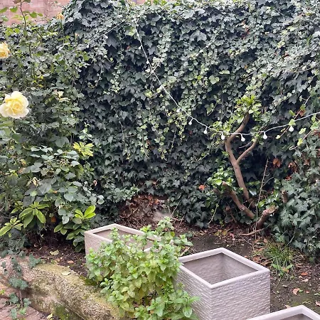 بيت للعطل Lovely Three Bed House In A Quiet Corner Of Leeds! *