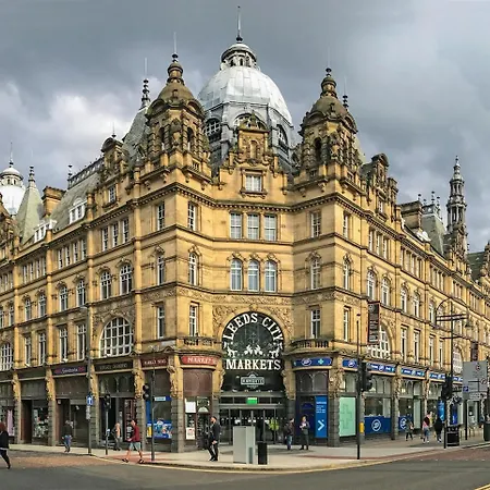 Lovely Three Bed House In A Quiet Corner Of Leeds! بيت للعطل ليدز